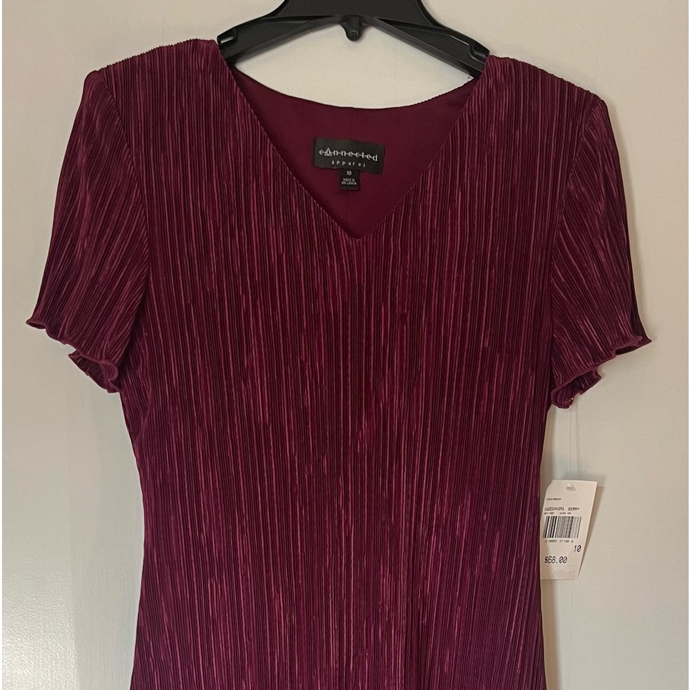 This is such a pretty dress, it looks phenomenal on!